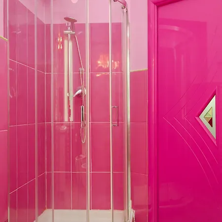Pink Barbie's House, Domus Lumeras Appartamento