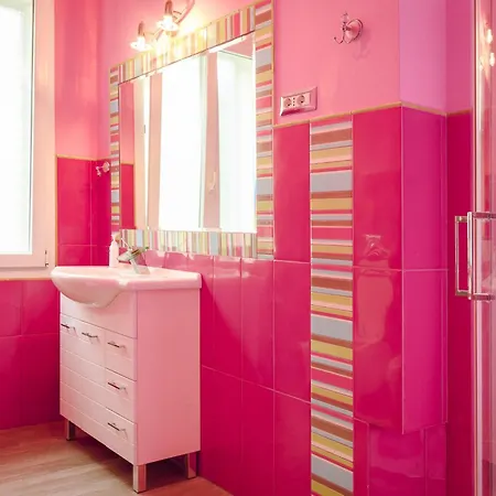 Pink Barbie's House, Domus Lumeras *
